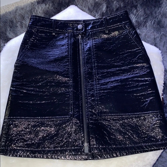 H&M high waisted faux patent leather mini skirt - Picture 3 of 13